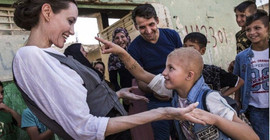 Angelina Jolie, Kürt annenin sorunlarını dinledi