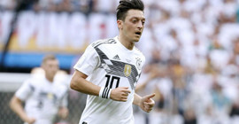 Dışişleri Bakanı Mevlüt Çavuşoğlu, Mesut Özil'i aradı