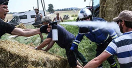 Fransa bisiklet turuna biber gazı arası