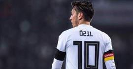 'Özil'den çok memnunum, başına gelenler talihsizlik'