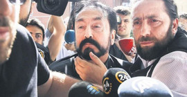 Eski vekilin oğlu: Babam ölünce Adnan Oktar annemi kandırdı