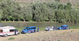 Serinlemek için ırmağa giren çocuk boğuldu