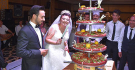 Antep düğünü: Pasta yerine çiğ köfte kestiler