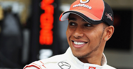 Formula 1 şampiyonu Mykonos'ta çöp topladı