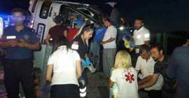Öğrencileri taşıyan otobüs devrildi