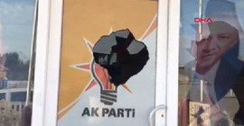 AKP İlçe Başkanlığı binası taşlandı