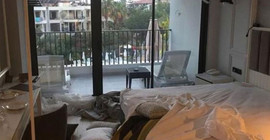 Otel odasına zarar veren turistler havaalanında yakalandı