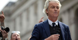 Wilders'ten koalisyon görüşmeleri öncesi provokasyon: Irkçı eylemi ziyaret etti