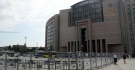 Bir akademisyene tahliye, ikisine ceza