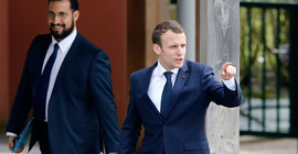Göstericileri döven Macron'un koruması: Polis değilim