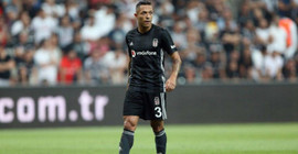 Adriano Beşiktaş'ın Sarpsborg kadrosunda yok