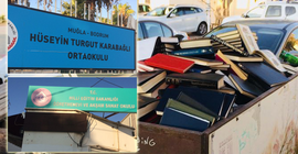 Çöp konteynerindeki kitaplar tepki çekti