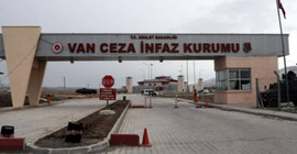 Van F Tipi'nde darp edilen tutuklulardan birinin burnu kırıldı