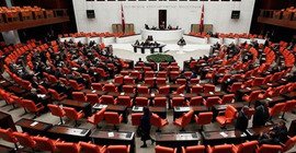 Gazetecilere yeni dönemdeki yasaklar Meclis gündeminde