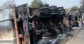 Tanker kazasında 50 kişi öldü