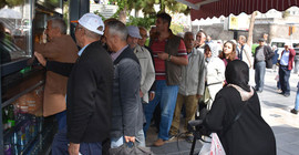 Ucuz ekmek kuyruğu