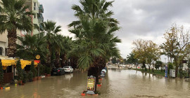 Silivri'de yollar göle döndü