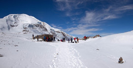 Himalaya Dağları'nda 9 dağcı hayatını kaybetti