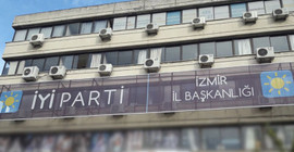 İzmir'de İYİ Parti yöneticileri toplu istifa etti