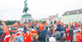 Avusturya 15 bin Türk'ün peşinde