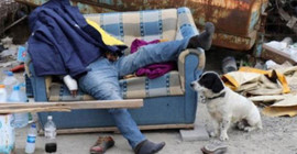 Sokakta yaşayan evsiz koltukta ölü bulundu