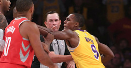 Lakers Rockets maçında ortalık karıştı