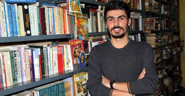 Çöpte bulduğu kitap hayatını değiştirdi
