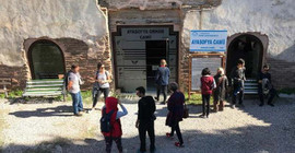 1700 yıllık camiye cam kapı ve buzlu cam