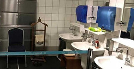 Erdoğan'ın lavabosunu milletvekillerinden şeritle ayırdılar