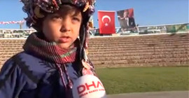 Minik Efe zeybek oyunuyla şaşırttı