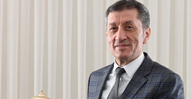 Bakan Selçuk: Hayalimde TIR şoförü olmak vardı