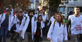 TTB Meclis'in önünde tasarının geri çekilmesini istedi