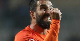 Arda Turan protesto edildi