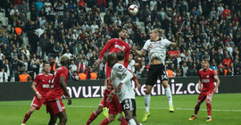 Beşiktaş liderlik yarışında sendeledi