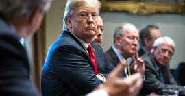 Trump'ın göçmen yasası askıya alındı