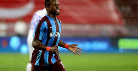 Futbolcu Onazi boynunun üzerine düştü