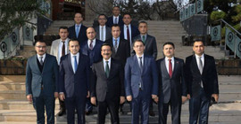 'AKP adayı kayyım, belediyeyi seçim ofisi gibi kullanıyor'