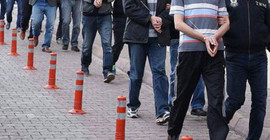 İzmir'de açlık grevine polis baskını: 22 gözaltı