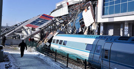 Tren kazasında gözaltına alınanlara 'terör' incelemesi
