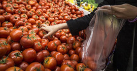 Poşette ücret uygulaması başlamadan delindi