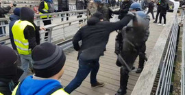 Fransız polisi sert kayaya çarptı