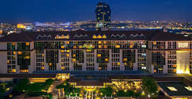 Şahenk, Grand Hyatt için El Maktum ile masada