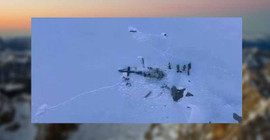 Alp Dağları'nda uçak ile helikopter çarpıştı