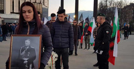 Nazi yanlısı eski generali anmak için sokağa çıktılar