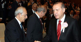Hakim ve savcıları salona hapsettiler