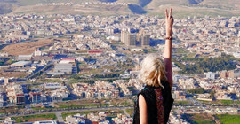 İngiliz müzisyen Joss Stone, Rojava’da konser verdi