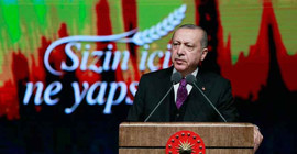 'Bizi de sattı bu kadın'
