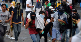 Venezuella'da gösterilerde şiddet durmuyor