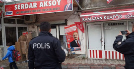 İzmir'de CHP'nin seçim ofisine saldırı