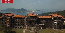 Yavaş yavaş çürüyor: Büyükada Rum Yetimhanesi'nden bir parça daha koptu